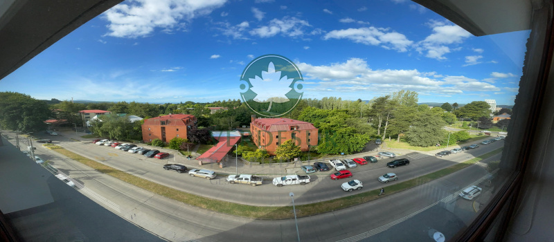 Se vende departamento amoblado ubicado en Edificio Urban Studio etapa I sector isla teja, muy cercano a Universidad Austral, Colegio Alemán, locomoción, servicios gastronómicos, supermercado, servicentro, parques entre otros.